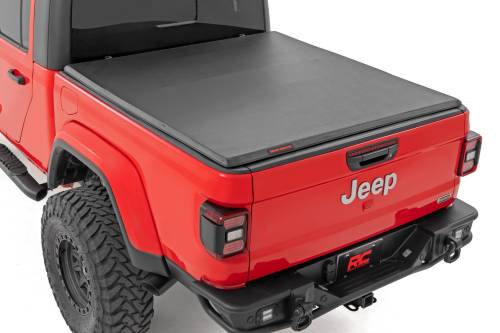 Rough Country - Rough Country Soft Tri-Fold Bed Cover - 5' Bed - Jeep Gladiator JT 4WD (2020-2024) - 41620500