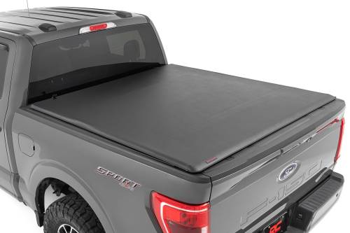 Rough Country - Rough Country Soft Roll Up Bed Cover - 5'7" Bed - Ford F-150/F-150 Lightning/Raptor (15-23) - 42220550