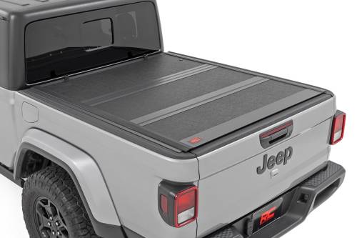 Rough Country - Rough Country Hard Low Profile Bed Cover - 5' Bed - Jeep Gladiator JT 4WD (2020-2024) - 47620500B